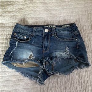 Day trip jean shorts size 25